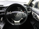 各操作スイッチなどもハンドルから手を放すことなく操作可能で安全運転に支援いたします!
