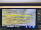 【リヤカメラ・トップビュー】真上からの映像で後方を確認でき、後退駐車や狭い場所での車庫入れも安心です。