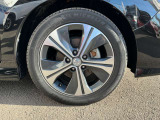 純正アルミホイール装着です!足元からおしゃれを!215/50R17