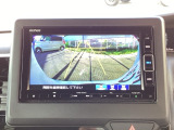 バックモニター付きで、車庫入れやバック時の後方確認をしっかりサポート。モニターに映し出される映像で死角も確認しやすく、狭い場所での駐車や後退時の操作をより安心して行えます。