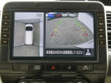 全周囲カメラで、クルマを上空から見下ろしているかのような映像を映し出します。周囲の状況がひと目でわかります!