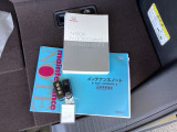 メンテナンスノート【整備記録簿】、取説も揃っています。スマートキーはバッグなどにしまったままボタン操作でエンジンの始動・停止ができて大変便利です。