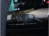 【トラベルアシスト(同一車線内全車速運転支援)】 ハンドルに軽く手を添えるだけで、車線中央の走行を維持しつつ、前走車との車間距離を一定に保持。長距離運転の疲労が大幅に軽減できます。