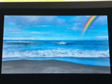 画面にテレビ映像を表示でき、停車中の待ち時間などに映像を楽しめます。メニューからテレビを選べるため使い方も分かりやすく、車内で過ごす時間を心地よく彩ります。