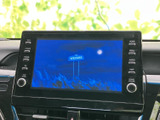 停車中には画面でテレビや映像を視聴でき、休憩時間の過ごし方にも幅が広がります。大きく見やすい表示で、ニュースや番組を楽しみたい方にも便利な装備です。