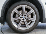 BMW純正アルミホイールです。納車時にはアルミホイールコーティングも承っております!是非ご検討下さいませ。