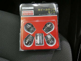 キー付ホイールロックナットです。最近はタイヤ目的の盗難が急増し純正ホイールがターゲットに。タイヤ・ホイールの盗難防止に。