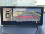 360℃モニターはフロント・両サイド・バックのカメラで目では直接確認しづらいエリアの安全確認をサポート。自然なモニター映像で確認したいエリアの状況を把握しやすく、運転操作をサポートするモニターです