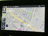 道路や周辺施設が地図上に表示され、現在地を確認しながら目的地へ向かえます。縮尺の調整にも対応しており、慣れない場所へのお出かけでもルート確認に役立ちます。