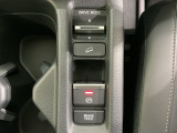 パーキングブレーキは指一本で操作可能な電子制御パーキングブレーキを採用しています。