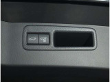 パワーバックドア装備!リヤゲートのスイッチを押すだけでバックドアが閉まります!運転席周りからも開閉の操作ができます♪