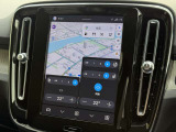 9インチの縦型タッチパネル搭載 北欧ならではの設計で手袋をしたままでもお使いいただけます。デザインの美しさと使いやすさを融合した、新世代のボルボ車に共通するレイアウトです。
