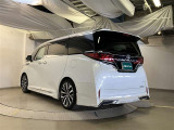 「中古車ハイブリッド保証」ハイブリッド機構を無償で保証します。保証期間は、初度登録年月から10年、またはロングラン保証が終了後3年間。ただし累計走行距離が20万km以内です。