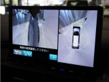 ◆マルチビューカメラシステム◆運転席から見づらい前後左右を、ナビ画面の映像で確認。見通しの悪い交差点や狭い道でのすれ違い、駐車などをサポートします。