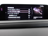 ハンドル操作をアシストすることにより車線からの逸脱回避を支援します。