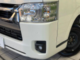【LEDヘッドライト】悪天候や夜間走行時も良好な視界を確保し安心して運転できる高輝度LEDヘッドライトを装備!点灯速度が早く、消費電力も抑えられています。