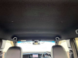 黒いトップシーリングで運転に集中出来ます!