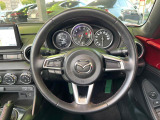 【純正革巻きステアリング】上質な革を使用することで、手にしっかり馴染みとても運転しやすいハンドルです♪