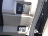 片側パワースライドドア仕様です。運転席にて操作が可能です。