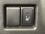 【シートヒーター】シートを温めてくれる暖房機器です!長時間座っていると負担が掛かりやすい背中や腰、または冬場などの寒い日に冷えやすい脚部に快適なぬくもりを伝えます。