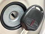 【キーレス】少し離れた場所からでもボタン一つでドアの開錠・施錠ができるのでとっても便利!ドアの鍵穴周りに傷をつけることもありません♪