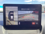 狭い場所での駐車やすれ違いなどでより的確な運転操作に役立つ360&deg;ビューモニターが装備されています。