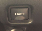 スマホ等と【HDMIケーブル】で接続してナビにスマホの画像を(ミラーリング)表示できます。「YouTube」の動画やゲーム等を楽しむことができます。スマホの機種によりアプリが必要な事があります。