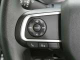 ハンドルから手を放さずにオーディオ等の簡単な操作ができます 視線を逸らさなくてもいいので安全面でも非常に役に立ちます
