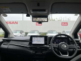 視界広々で運転しやすいインパネ