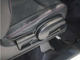 ◆シートハイトアジャスター◆運転席を上下に高さ調節ができます!運転ポジションを体格に合わせてシート調整できます。