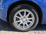 アルミホイールを履いています、印象が変わりますね。