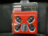 アルミホイール盗難防止用ホイールロック装着