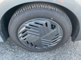 端正な純正ホイールカバー装備です。