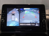 前後左右4つのカメラで、上から見たような映像をお届け、駐車時も安心、アラウンドビューモニター付(肉眼では確認し辛い左前の映像に切り替えることも可能です)。