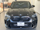 【BMWの伝統-1】BMWの特徴的な&ldquo;キドニーグリル&rdquo;は、80年以上続く伝統の形でございます。変わらないこだわりのデザインが、プレミアムブランド&ldquo;BMW&rdquo;を創り出します。