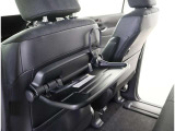 高いホールド性で運転姿勢が安定します。長距離ドライブでも疲れにくいのが魅力です。快適なドライビングライフをお送りください♪
