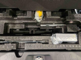 ラゲージ下にはジャッキや工具、パンク修理キットが収納してあります
