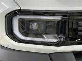 LEDヘッドライトです。デザイン性がよくとても明るいので、夜間の走行や悪天候でも安心です。