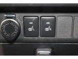 運転席と助手席には寒い日の肩や腰、冷えやすい下肢を温めてくれるシートヒーターが付いております!