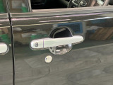 品質へのこだわり!フロアマットやシートなど車内をキレイに清掃し、ニオイや汚れなどを徹底的にクリーニングしてもらっております。室内はピカピカです☆