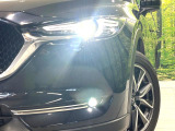 【LEDヘッドライト】悪天候や夜間走行時も良好な視界を確保し安心して運転できる高輝度LEDヘッドライトを装備!点灯速度が早く、消費電力も抑えられています。