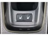 運転席と助手席には寒い日の肩や腰、冷えやすい下肢を温めてくれるシートヒーターが付いております!