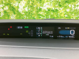 速度やシフト位置、各種案内が運転席前の画面にまとまり、走行に必要な情報を確認しやすい配置です。表示が整理されているため、運転前や停車時にも車両の状態を把握しやすくなっています。