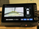 リバースギアに入れるだけで後方の表示へ切り替わります。夜間や雨の日の駐車も楽になりますよ。