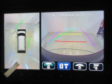 パノラミックビューモニター付きです。車両を上から見たような映像をディスプレイオーディオ画面に表示。運転席からの目視だけでは見にくい、車両周辺の状況をリアルタイムでしっかり確認できます。