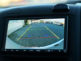 バックビューモニター搭載で、運転席にいながら、クルマ後方の状況を確認可能です