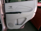 リア運転席側内張りです。