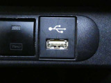 USB充電ポートです。車内でスマホなど電子機器の充電が可能です♪