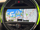 ●純正ナビ:一体感のあるナビは、高級感ある車内を演出してくれます。オーディオ機能も充実しておりますので、運転もより楽しめます♪
