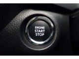 スマートエントリー&プッシュスタートはキーをバッグ等に携帯している時にブレーキを踏んでスタートボタンを押すとエンジンが始動します。車内に忘れた場合にはロック出来ませんので締め忘れの心配もなくなります!